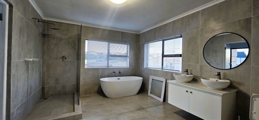 5 Bedroom Property for Sale in Myburgh Park Western Cape